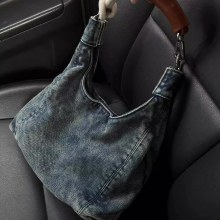 通勤デニム脇の下バッグ女性のための 2024 新しいニッチショルダーバッグハイエンドハンドヘルドトートバッグ