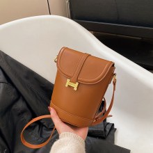 韓国のレトロな脇の下バッグ、ファッショナブルなバケットバッグ、シンプルな質感、無地、外国風、シングルショルダーチェーンバッグ、レディースバッグ