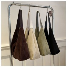 レトロつや消し大型バッグ女性のための 2024 新しい秋と冬のショルダーバッグデザインテクスチャ通勤トートバッグ大容量