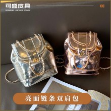 光沢のあるチェーンバックパック新しい多用途ファッションハイエンドバックパック女の子のための大容量チェーンバッグ