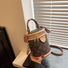 ラウンドバケットバッグ女性のための 2023 新しいトレンディなハンドバッグファッション多用途小さなバケツハイエンドシングルショルダークロスボディバッグ