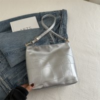 女性用バッグ 2024 新しい夏クロスボディ大容量バケットバッグファッショナブルな多用途ハイエンドショルダーバッグ