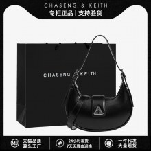 Small C 多用途シンプルなシングルショルダー三日月バッグ秋の新しい女性のクロスボディバッグニッチハイエンドポータブル脇の下バッグ