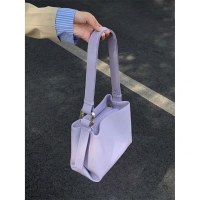 女性のためのバケットバッグ 2024 新しい大容量ソフトレザーショルダークロスボディバッグ多用途シンプルな通勤バッグ