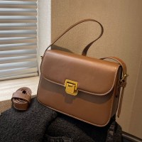 女性のためのハイエンドの小さなバッグ 2024 新しいトレンディなファッションテクスチャニッチ人気のクロスボディバッグ女性のシングルショルダー小さなスクエアバッグ