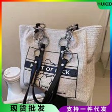新しいレディースバッグ、多用途ニッチデザインハンドバッグ、大学生の授業用ショルダーバッグ、大容量、ファッショナブルなホワイトカラーオフィスバッグ