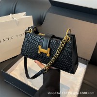 シンプルな脇の下バッグ女性のための新しい H バックル春と夏クロスボディ無地小さな正方形のバッグハイエンドの石模様のバッグショルダーバッグ