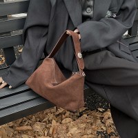 女性用フレンチバゲット脇の下バッグ、2024新しいスタイルのシンプルなベルベットショルダーハンドバッグ、第一層牛革ニッチレディースバッグ