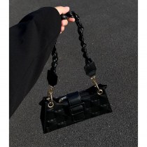 2024 秋と冬の新スタイルシンプルなスクエアエンボスデザイン黒脇の下バッグ女の子通勤クロスボディハンドバッグバッグ
