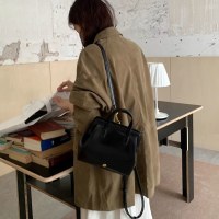 韓国スタイルの秋と冬の新作インレディースバッグレトロ軽量バックパックニッチレトロブラックバックパックトレンディポータブル