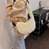 2024 新しいナイロン団子バッグニッチデザイントレンディなショルダーバッグ女性の夏の多用途ハイエンドクラウドバッグ