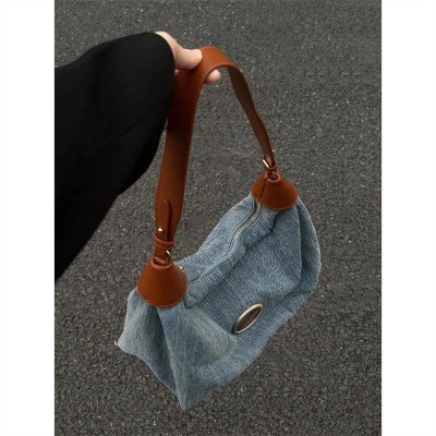 アメリカンなニュースタイルのバッグ、ニッチで多用途なハンドバッグ、クラス用のキャンバスショルダーバッグ、ファッショナブルなトートバッグ、個性的な脇用バッグ