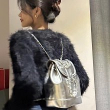 Xiaoxiangfeng チェーンバックパック女性の 2024 新 Xiaohongshu スーパーホットバックパック学生人気のオイルワックスレザーショルダーバッグ