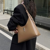 春夏の新作本革レディースバッグニッチ デザイン ショルダーバッグファッショナブルな多用途ハンドヘルドクロスボディバッグ女性用