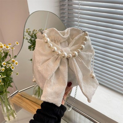 今年人気のパールバッグ、女性向けのニッチバッグ、新しい夏の多用途でかわいいリボン手持ちクロスボディバッグ