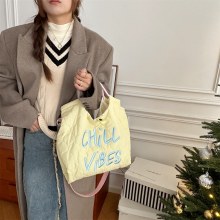 秋冬新作キャンバスバッグ韓国風レター刺繍キルティングハンドバッグクロスボディバッグ軽量大容量