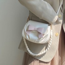 2024 ニッチ デザイン の新しい女性のバッグ春と夏のプリーツクラウド脇の下バッグポータブルシングルショルダーツイストショルダーストラップクロスボディバッグ