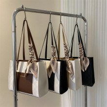 女性の新しいスタイルの対照的な色のシングルショルダー脇の下トートバッグ韓国スタイルのファッションクロスボディ小さな正方形のバッグ