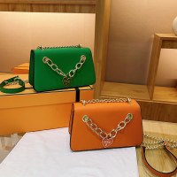 女性用バッグ 2023 新しいスタイルのシンプルでファッショナブルなキャンディーカラーのワンショルダークロスボディチェーン高品質の小さな正方形のバッグ