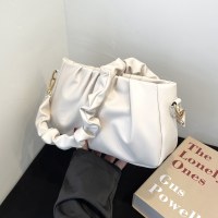 女性のためのバッグ 2023 新しい韓国スタイルのファッションプリーツクラウドバッグカジュアルトレンディなシンプルな質感脇の下のショルダーバッグ