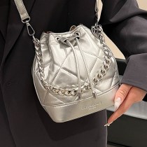 シンプルなひし形 チェーン バケットバッグ2024新しいスタイルのトレンディなクロスボディバッグ