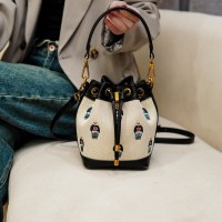 キャンバス PU 刺繍かわいいクマのポータブルバケットバッグ女性のための 2024 新しいスタイルのショルダークロスボディ