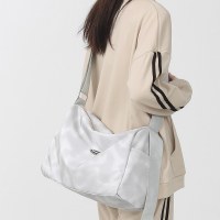 女性用のシンプルな無地のワークウェアキャンバスバッグ、男の子用のスポーツとレジャーのクロスボディバッグ、大容量のショルダー学生メッセンジャーバッグ