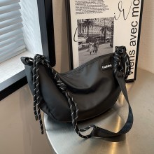 カジュアルで多用途なナイロン製の小さなバッグ 2023 新しいレディースバッグクロスボディバッグファッショナブルなショルダー団子バッグ