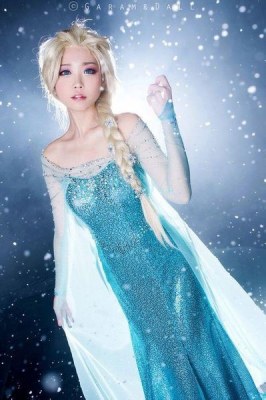 卸売コスプレアニメハロウィンアナと雪の女王大人のウェディングドレスステージパフォーマンス