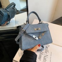 今年の人気の女性のためのレトロなバッグ 2023 新しいファッション秋と冬のクロスボディバッグ女性のテクスチャポータブルケリー