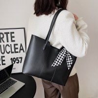 夏の新作バッグレディースシングルショルダーリボントートバッグカーステッチオープン大容量脇バッグ