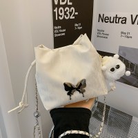 今年の女性のための人気バッグ 2024 新しい夏のホットスタイルバタフライバケットバッグハイエンドファッションチェーンクロスボディバッグ