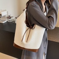 2024年の新入学シーズンの新しい織りトートバッグ、ハイエンドカジュアルな大容量ハンドバッグ、ファッショナブルで多用途なショルダーバッグ