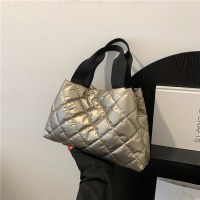 ヨーロッパとアメリカンスタイルの光沢のあるコットンバッグ、女性用のファッショナブルな刺繍菱形スペースコットンバブルバッグ、カジュアルでスタイリッシュなショルダーハンドバッグ