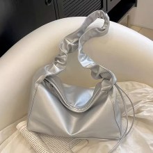 ショルダークロスボディプリーツ脇の下ガールホットガールバッグ 2024 夏の新しいハイエンドの女性のバッグ