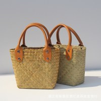 ストローバッグ手織りニッチデザインハンドキャリーレディースバッグファッショナブルな気質の小さなハンドバッグ海辺の休暇ビーチバッグ