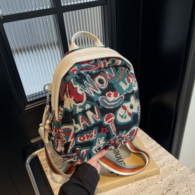ニッチデザインエスニックスタイル刺繍入り小さなバックパックバッグ女性のための 2024 新しいトレンディな旅行多目的バックパック