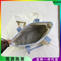 女性用バッグ 2024 新しい多用途大容量通勤落書きトートバッグデザインニッチ人気ショルダーバッグ