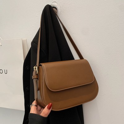 女性に人気のバッグ 2024 新しいファッションクロスボディバッグ、ファッショナブルで多用途なショルダーバッグ、インターネットセレブの質感、小さなスクエアバッグ