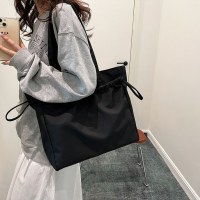 防水素材トートバッグ レディース 2024新作 大容量 学生クラス シンプル 軽量 通勤 ショルダーバッグ