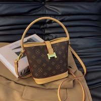 レディースバッグニッチテクスチャーバケットバッグ女性の2024新しいカジュアルハンドバッグ多用途ショルダークロスボディバッグ