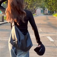 バッグ レディース プレミアムトート 2024 新しいソフトサイドクロスボディ大容量ワンショルダークラス通勤バッグニッチクロスボディバッグ