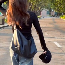 バッグ レディース プレミアムトート 2024 新しいソフトサイドクロスボディ大容量ワンショルダークラス通勤バッグニッチクロスボディバッグ