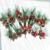 赤い果実のクリスマス リース、模擬松葉と松の花の花束、手作りのホーム ウェディング DIY 装飾材料と小さなアクセサリー