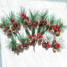 赤い果実のクリスマス リース、模擬松葉と松の花の花束、手作りのホーム ウェディング DIY 装飾材料と小さなアクセサリー