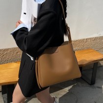 バケットバッグ、高級、絶妙な 本革 、多用途ショルダーバッグ、大容量カジュアル牛革レディースバッグ、ニッチクロスボディバッグ