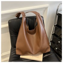 脇の下のシングルショルダー大容量バッグ女性のための 2023 秋冬新作仕事と通勤レトロ多用途大型バッグ