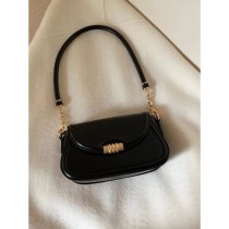 ニッチ デザイン 秋冬シングルショルダー脇バッグ2024新 デザイン 多用途レトロサドルバッグ通勤クロスボディバッグ