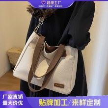 キャンバスバッグレディース大容量2024新しいファッション多用途ショルダーバッグ布バッグ質感クラス通勤トートバッグ