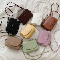 小さな新鮮なクロスボディバッグ今年の女性のための人気のバッグ 2024 新しいファッション多用途ファッションレトロな小さなスクエアバッグ
